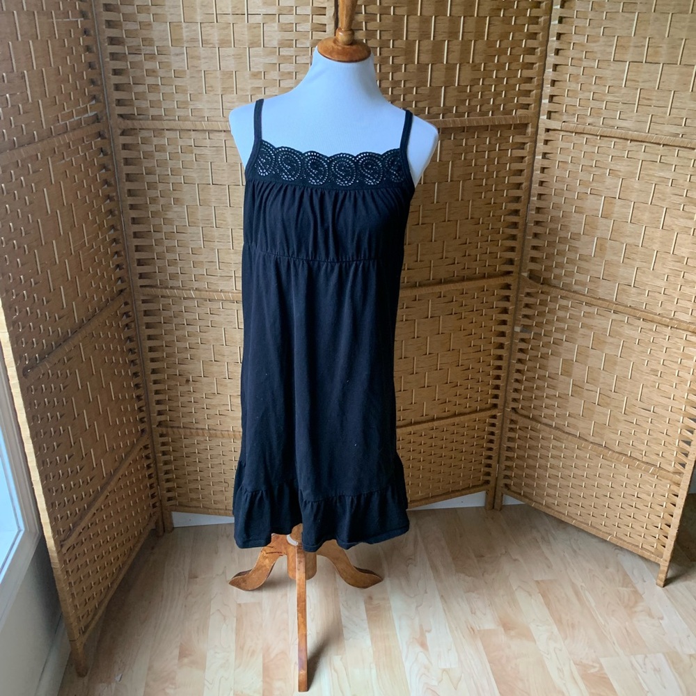 dainty black dress with crochet pattern